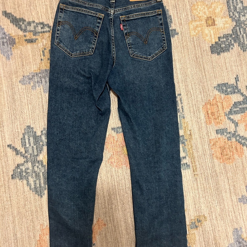 Women's Levi Blue Jeans - Picture 6 of 6